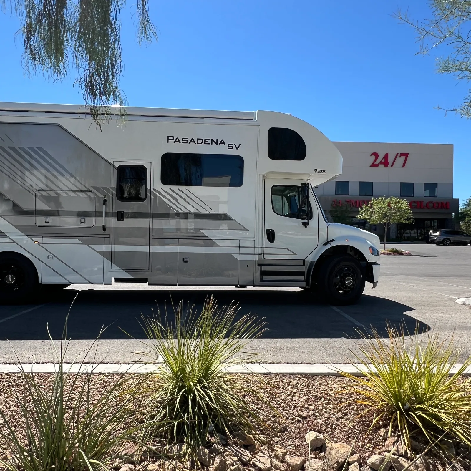 2027 THOR MOTOR COACH PASADENA SV 34XG