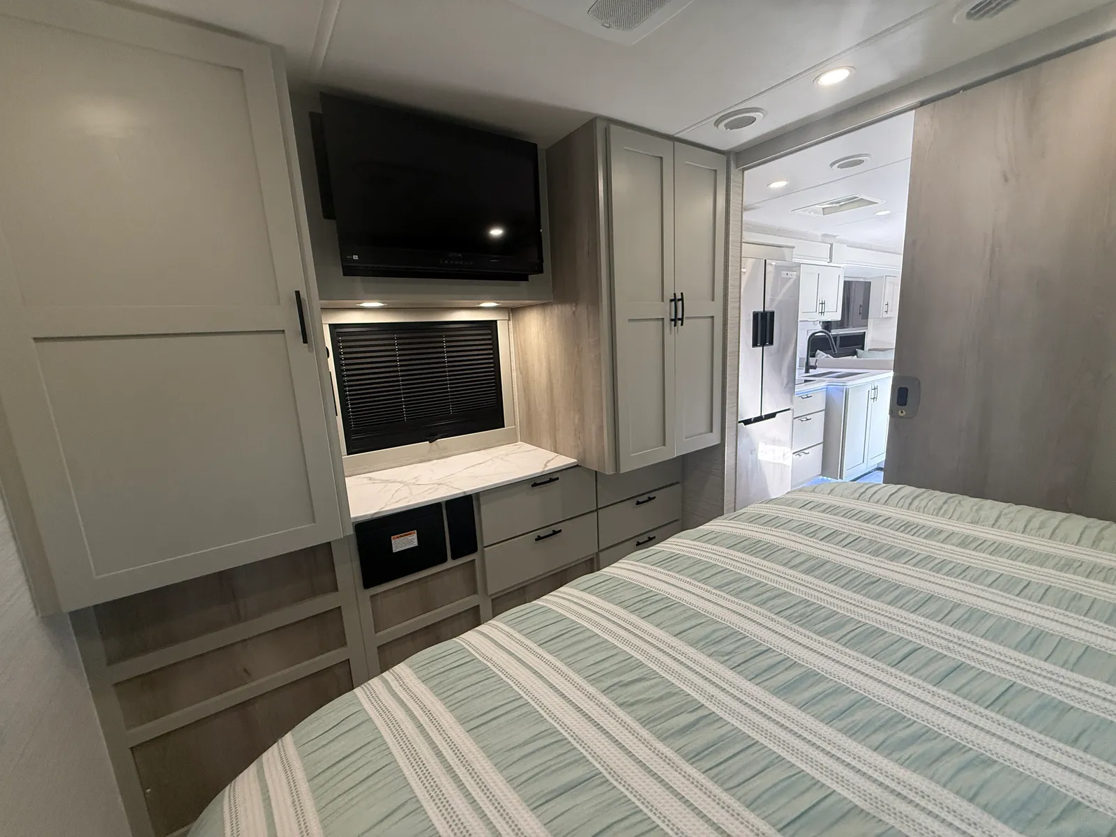 2027 Dynamax Isata 6 32KS Super C motorhome, photo 70 of 78