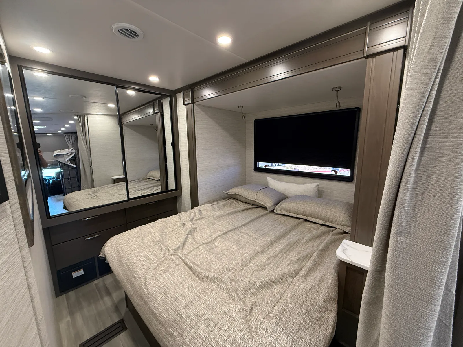 2027 Dynamax Corp Isata 5 Series 30FW Super C motorhome, photo 8 of 48